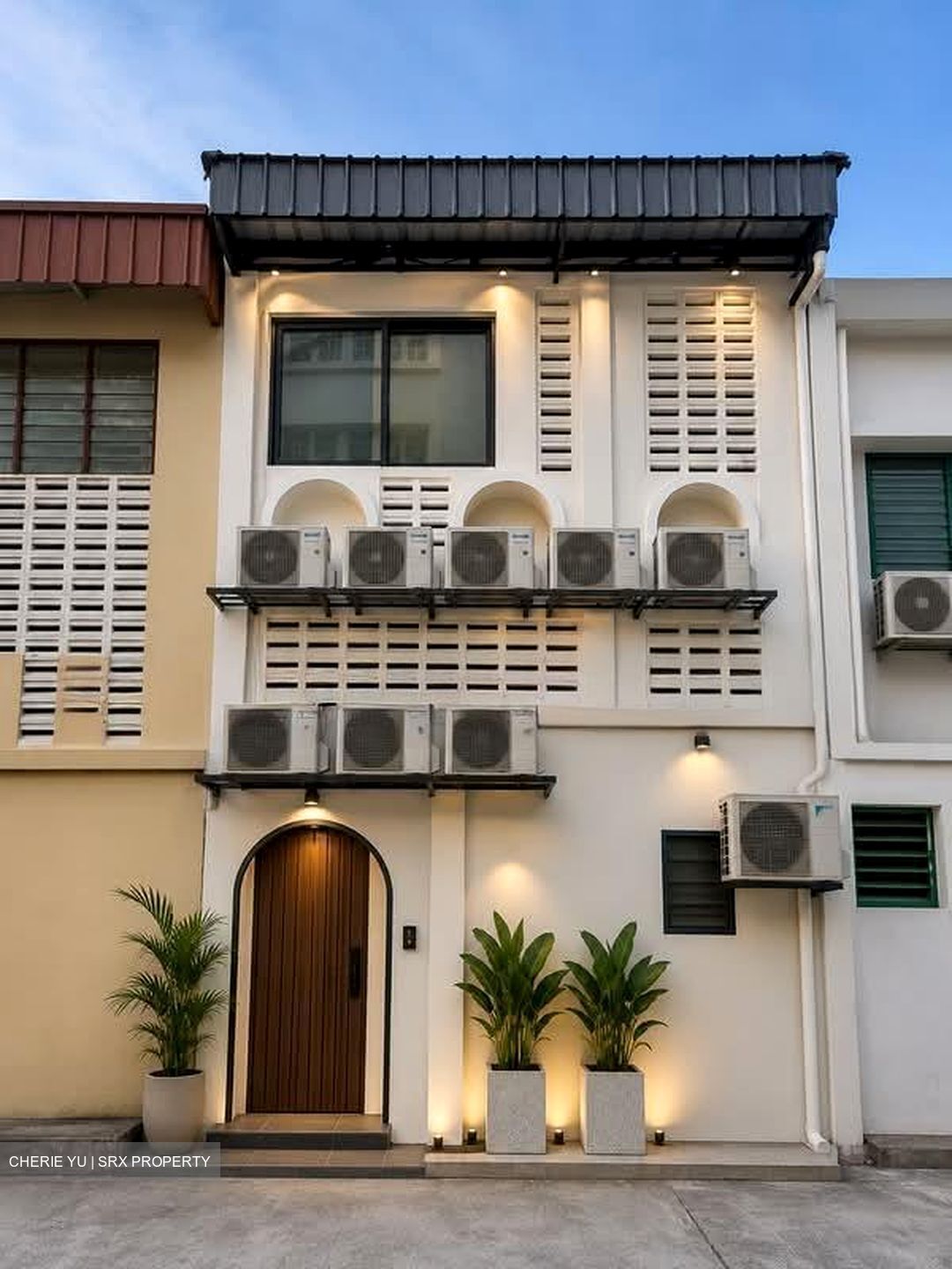 Sims Avenue (D14), Shop House #568678101